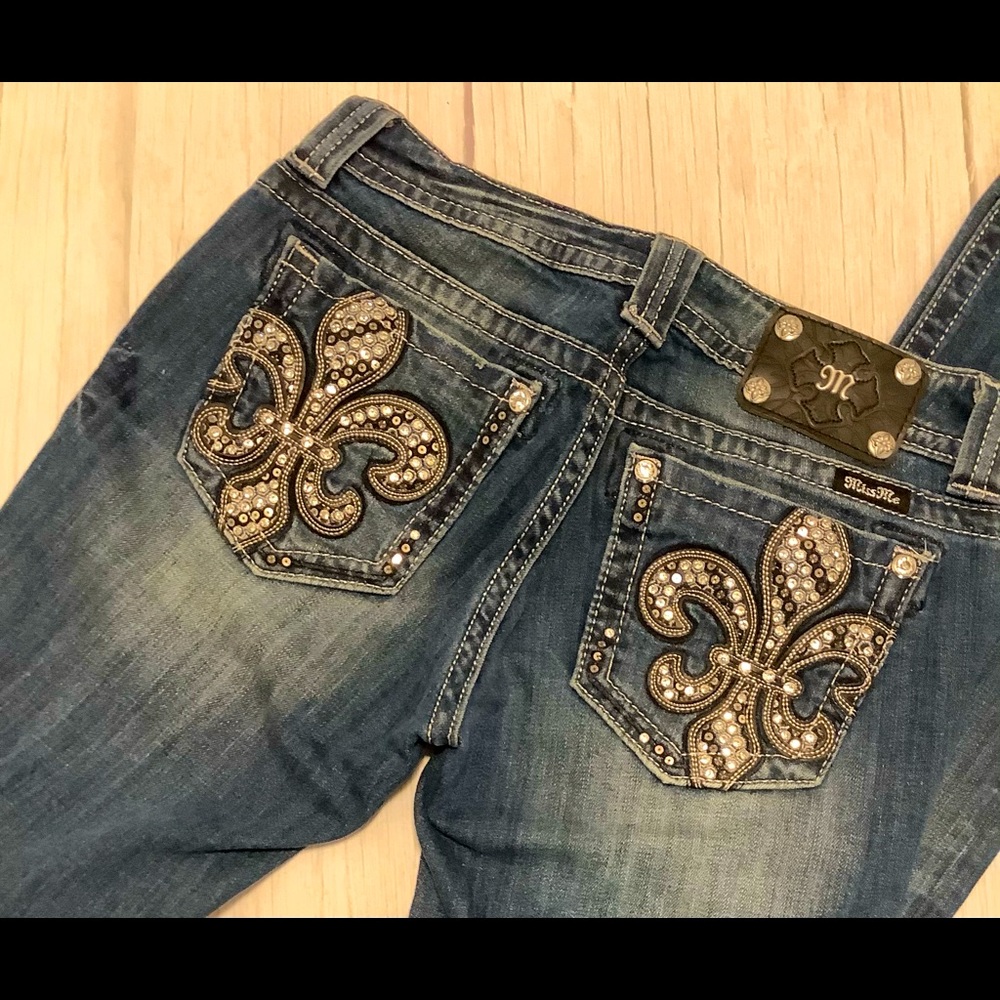 Miss me - Jeweled back pockets, great fit